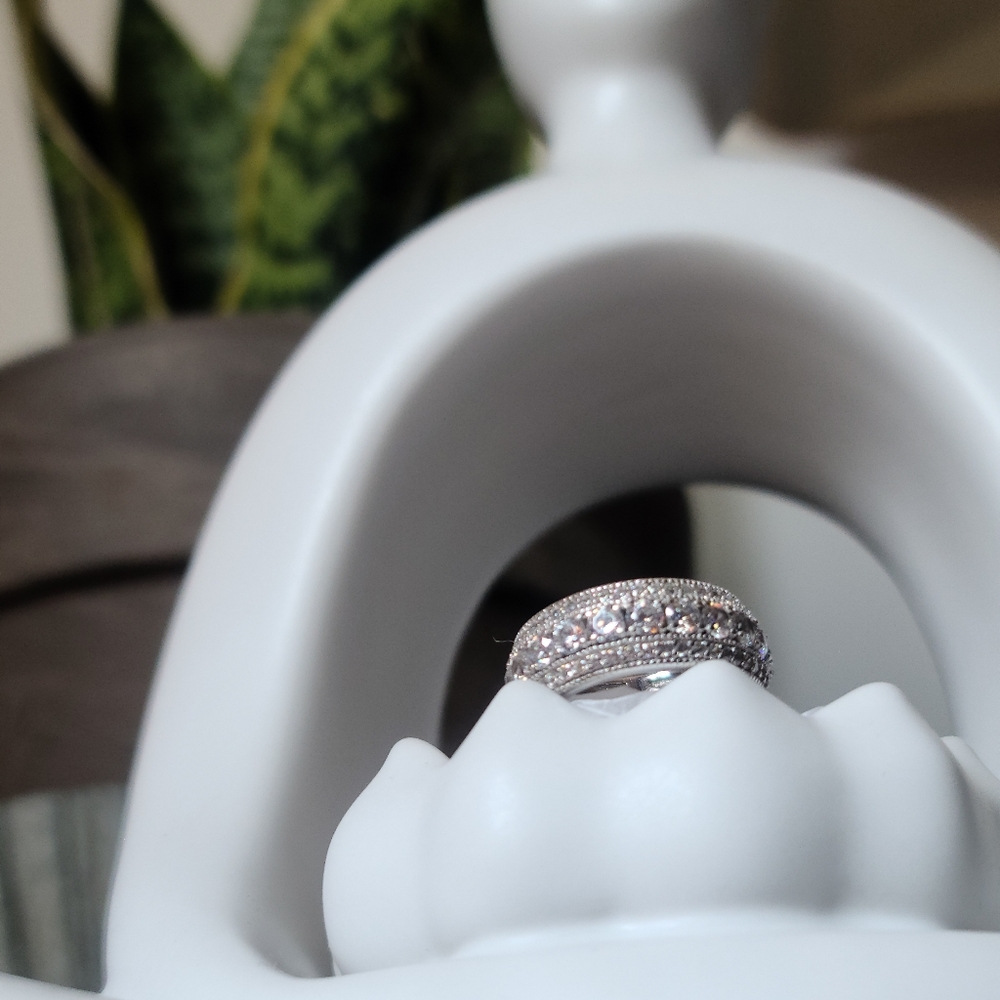 Diamonique Band. Silver. Sz 6